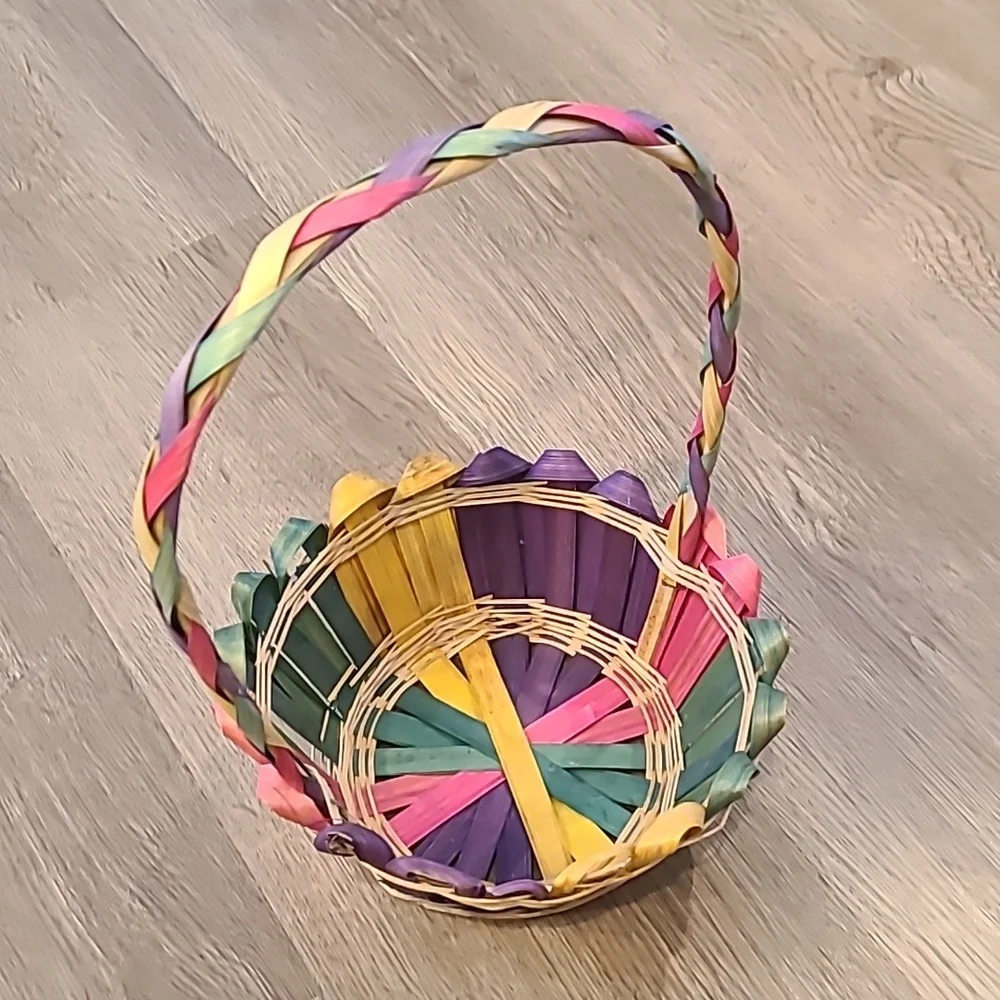 Vintage Easter 🐣 Basket